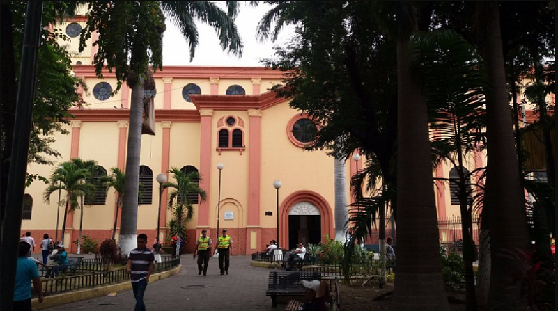 Un riña de hombres con cuchillos se registró en la iglesia San Alejo, en Guayaquil