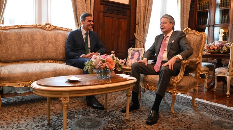 Reunión realizada en el Palacio de Carondelet, entre el presidente, Guillermo Lasso y el presidente del Gobierno de España, Pedro Sánchez. Foto: Twitter @sanchezcastejon
