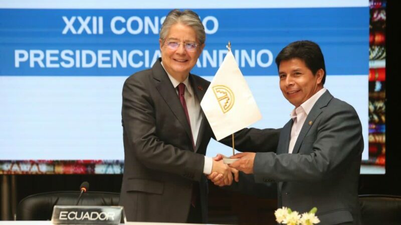 El primer mandatario de Ecuador, Guillermo Lasso, traspasó la Presidencia Pro Tempore de la CAN al jefe de Estado de Perú, Pedro Castillo. Foto: Twitter CAN.
