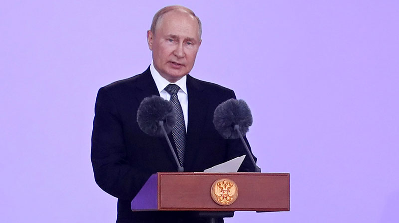 Putin hizo el ofrecimiento durante una feria internacional de venta de armas. Foto: EFE