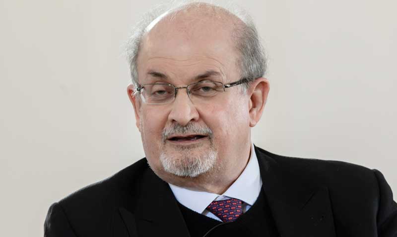 ‘Los versos satánicos’ de Salman Rushdie fue considerada por las autoridades iraníes como blasfema. Foto: archivo / EFE