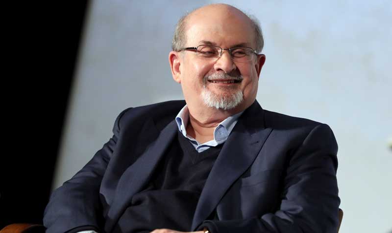 El escritor Salman Rushdie fue apuñalado el 12 de agosto del 2022 por un simpatizante del extremismo islámico iraní. Foto: archivo / EFE