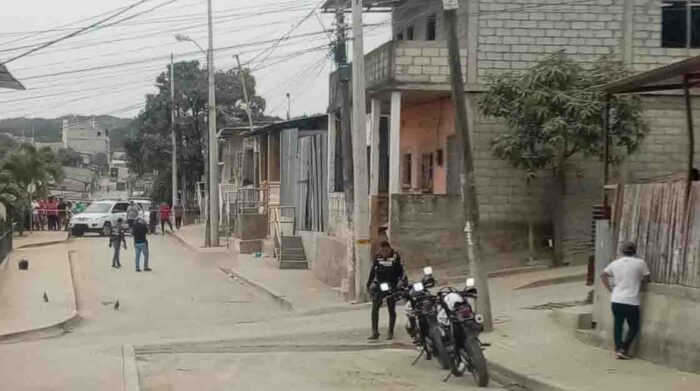 Un nuevo hecho violento se registró en Guayaquil, en el cual tres personas perdieron la vida. Foto: Cortesía.