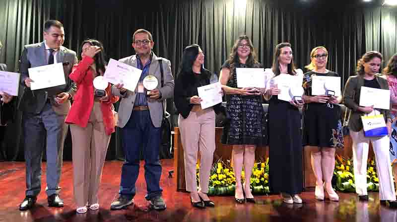 El semanario LÍDERES fue premiado por la Universidad Politécnica Salesina, sede Guayaquil, dentro del marco de la primera edición de los Premios Generación Verde UPS 2022. Foto: Cortesía.
