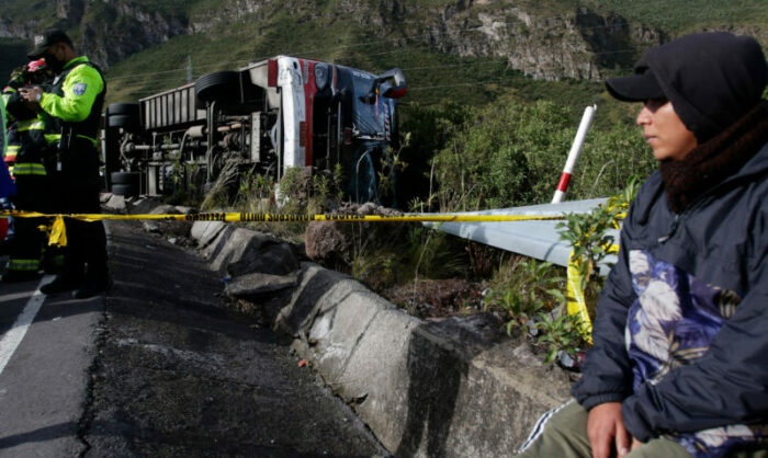 El pasado 25 de julio, un bus perdió pista y se volcó en la vía Pifo-Papallacta. Nueve personas fallecieron y otras 20 resultaron heridas. Foto: Archivo / EL COMERCIO.