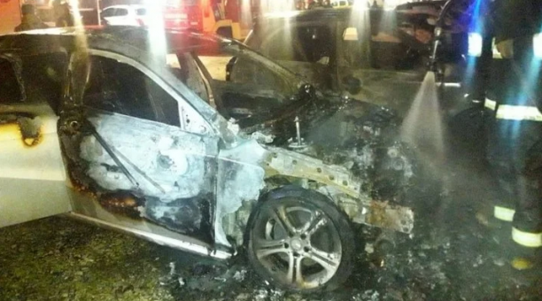 Vehículo incendiados de uno de los jugadores de Aldosivi. Foto: La Capital de Mar del Plata.
