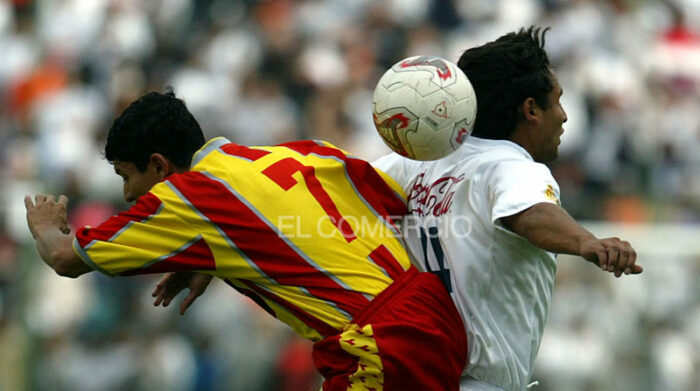 Aucas y Liga en un partido del 2003. Foto: EL COMERCIO