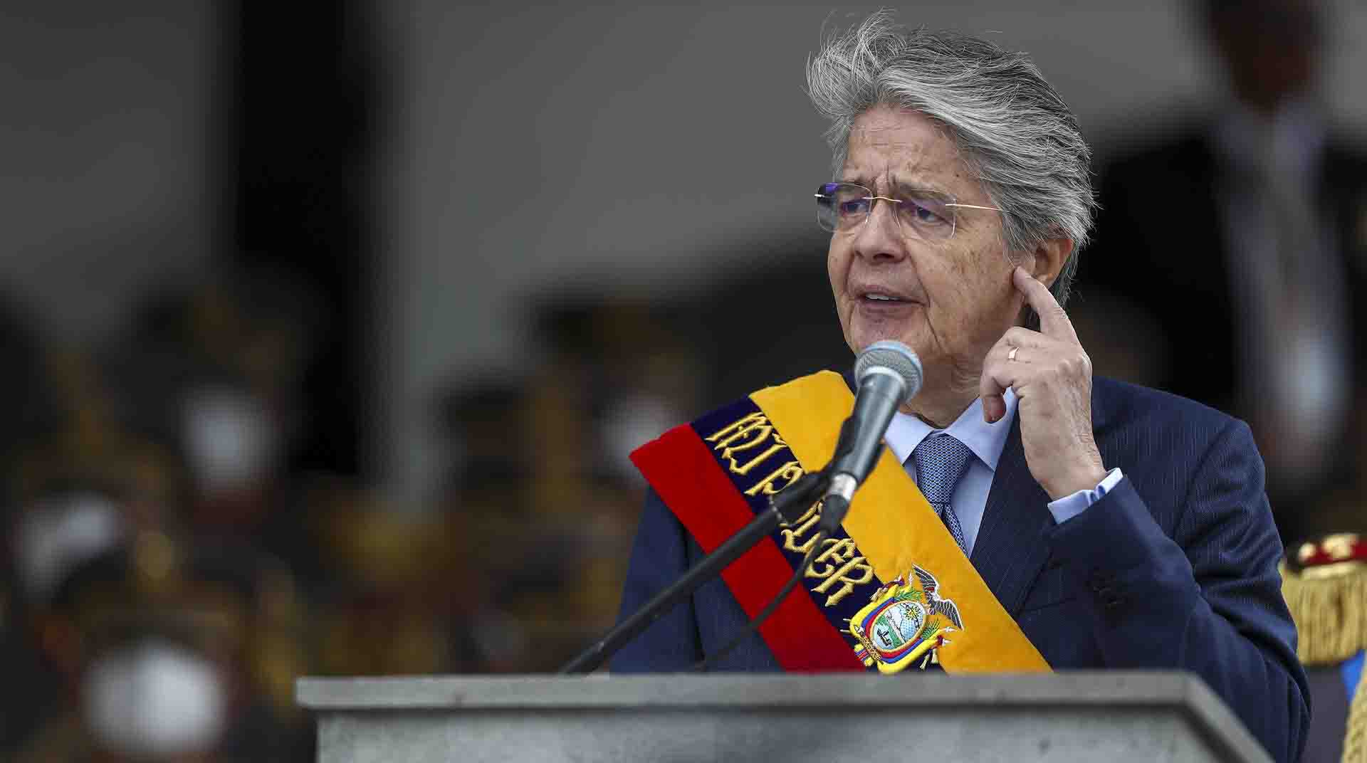 El presidente Guillermo Lasso aseguró este martes que "tiene sentido quitarle los subsidios a los ricos para dárselos a los pobres". Foto: EFE.