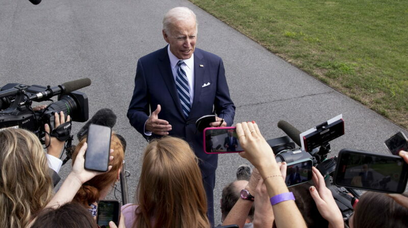 El presidente de los Estados Unidos, Joe Biden, emitió una norma que permite el aborto por emergencia médica. Foto: EFE.