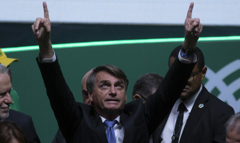 El presidente de Brasil, Jair Bolsonaro, es acusado de realizar propaganda electoral anticipada. Foto: EFE.