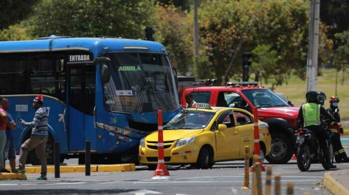 Este jueves se registró un siniestro de tránsito en el sector El Ejido. Foto: Julio Estrella / EL COMERCIO