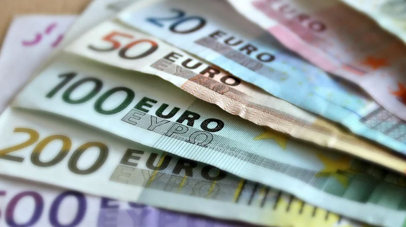 La moneda que rige para la mayoría de los países europeos se ha devaluado en los últimos meses, hasta llegar a valer lo mismo que el dólar. Foto: Pixabay