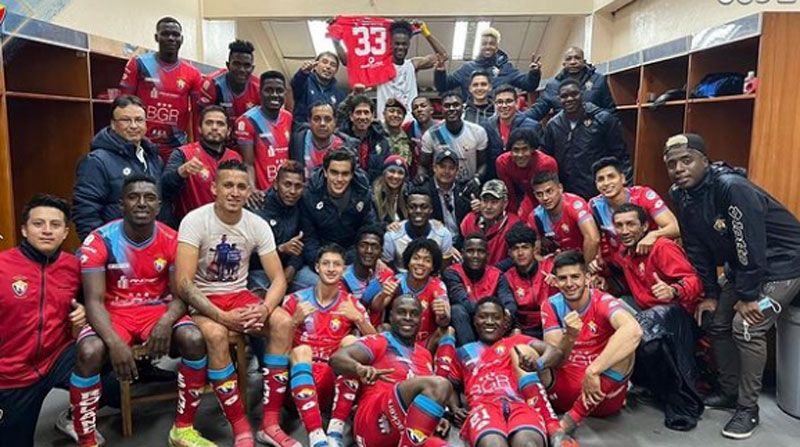 Los Jugadores de El Nacional, del DT Ever Hugo Almeida, festejan el triunfo ante Delfín en Copa Ecuador. Foto: Instagram elnacionalec