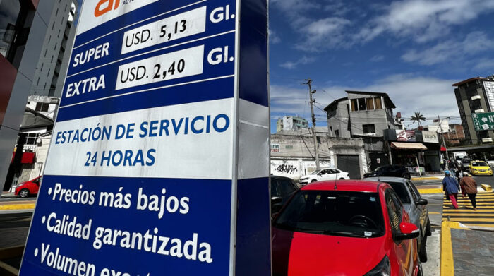 El precio de la súper de 92 octanos para el sector automotriz es determinado mensualmente por la petrolera estatal Petroecuador. Foto: Patricio Terán / EL COMERCIO