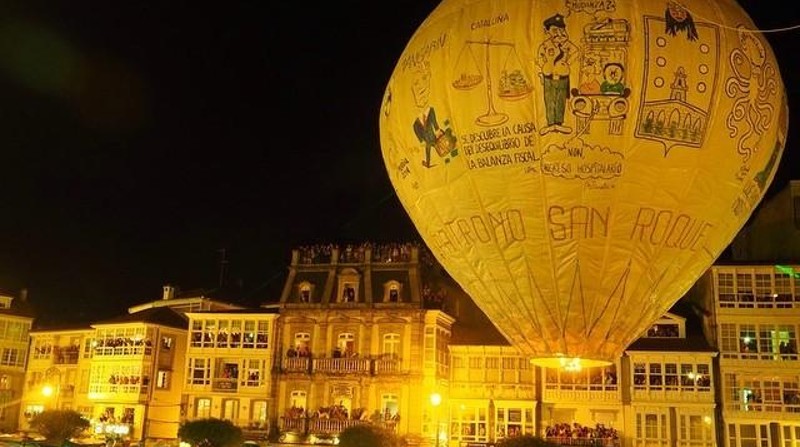 Imagen del 2014. El globo de papel más grande del mundo en Galicia, España. Twitter @HernanOlvrs