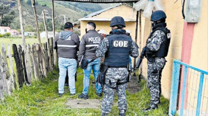 La Policía detuvo a una mujer por presunta pornografía infantil en Guamote, Chimborazo. La víctima sería su hija de 10 años de edad. Foto: Cortesía Fiscalía