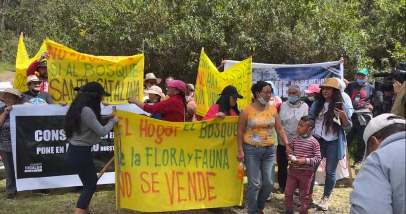 La parroquia de Uyumbicho se reunió este 30 de agosto para protestar contra la compra del bosque Santa Catalina. Foto: EL COMERCIO.