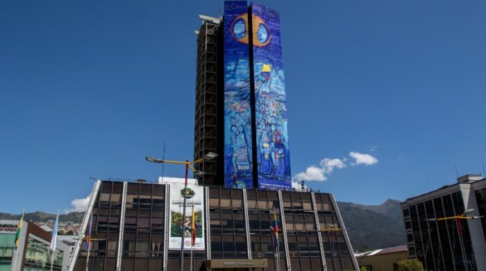 El costo del mural en la Prefectura de Pichincha fue uno de los cuestionamientos de la gestión de la prefecta Paola Pabón. Foto: Carlos Noriega / El Comercio