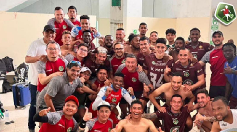 Jugadores del Mushuc Runa festejan el triunfo en Copa Ecuador, en Esmeraldas. Foto: Twitter @ClubMushucRuna1