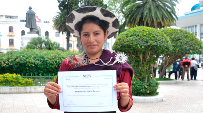 Martha Gualán es una de las estudiantes beneficiarias de este programa de becas. La iniciativa se presentó en Otavalo. Foto: Cortesía Unir