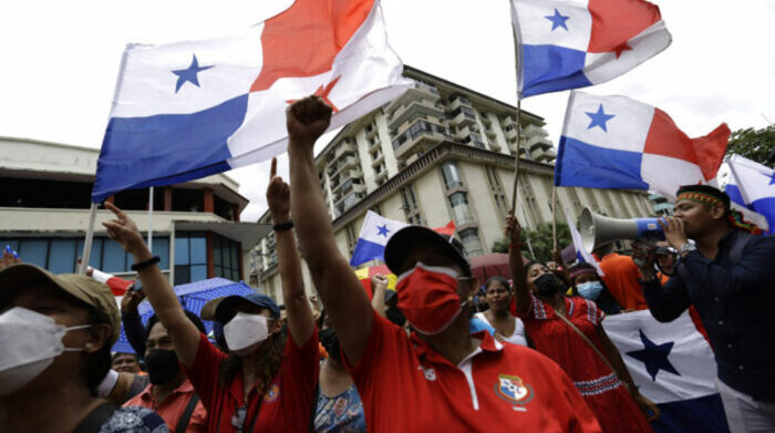 La huelga nacional que pedía por el congelamiento del combustible y la baja en los precios de los medicamentos y la comida duró casi un mes, en Panamá. Foto: EFE