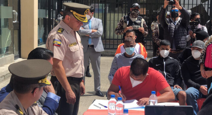 Presos de la cárcel de Turi, en Cuenca, firmaron un acuerdo de paz. Foto: Cortesía/SNAI
