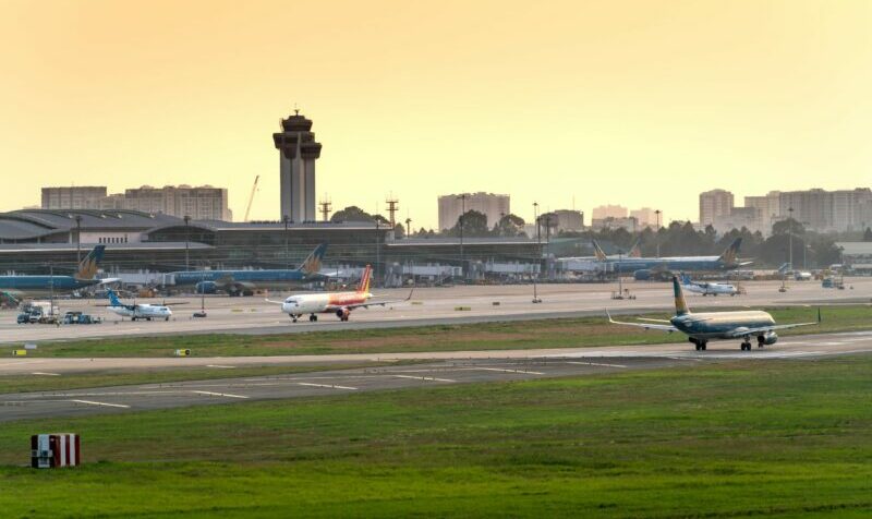El último informe de la IATA sobre la demanda de vuelos afirma que el levantamiento de medidas sanitarias beneficio al sector de transporte aéreo. Foto: Pexels.