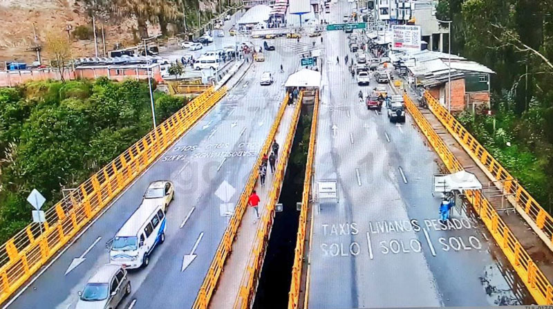 El ECU 911 monitorea el flujo vehicular en el puente de Rumichaca, a víspera del inicio del feriado del 10 de agosto en Ecuador. Foto: Twitter ECU 911