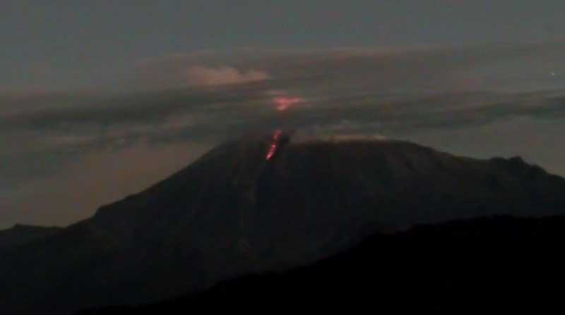 El volcán Sangay se mantiene activo desde hace 394 años. Foto: Twitter IG