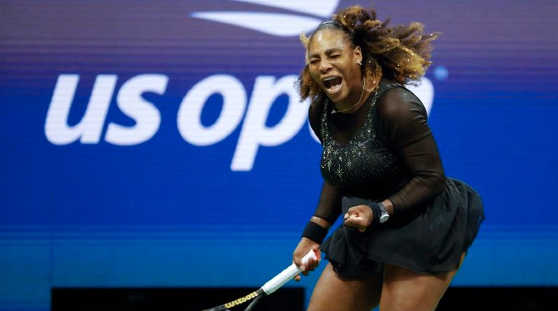 Serena Williams de Estados Unidos reacciona ante Anett Kontaveit de Estonia, durante el Abierto de Estados Unidos en el USTA National Tennis Center en Flushing Meadows, Nueva York (EE.UU.), este 31 de agosto de 2022. Foto: EFE
