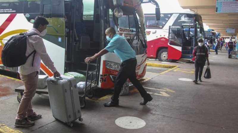 Imagen referencial. Un bus interprovincial fue asaltado en el trayecto, salió el sábado desde Cuenca con destino Guayaquil. Foto: Internet