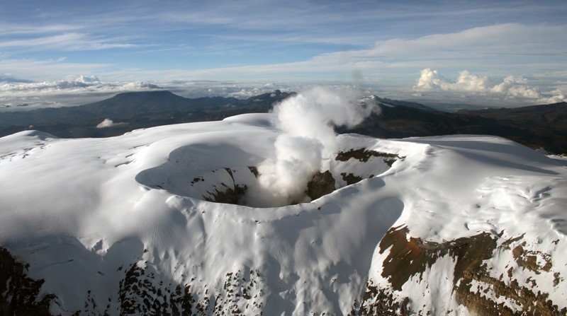 Fotografía del volcán Nevado del Ruiz en Colombia. Foto: Twitter @sgcol