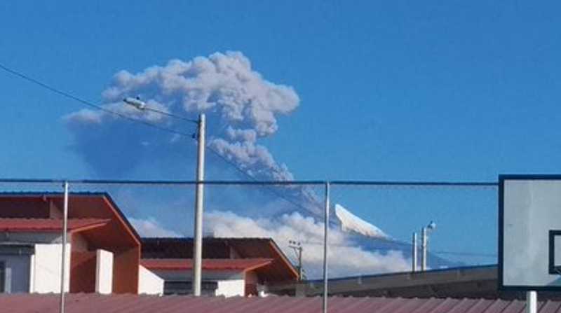 ECU 911 y el Instituto Geofísico reportaron la emisión de cenizas del volcán Sangay. Foto: Twitter IG