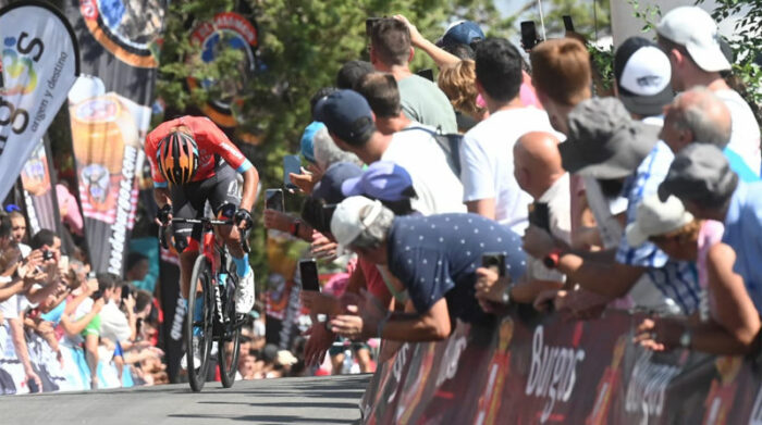 Así llegó a la meta de la Vuelta a Burgos Santiago Buitrago el 2 de agosto del 2022. Foto: Twitter @VueltaBurgos