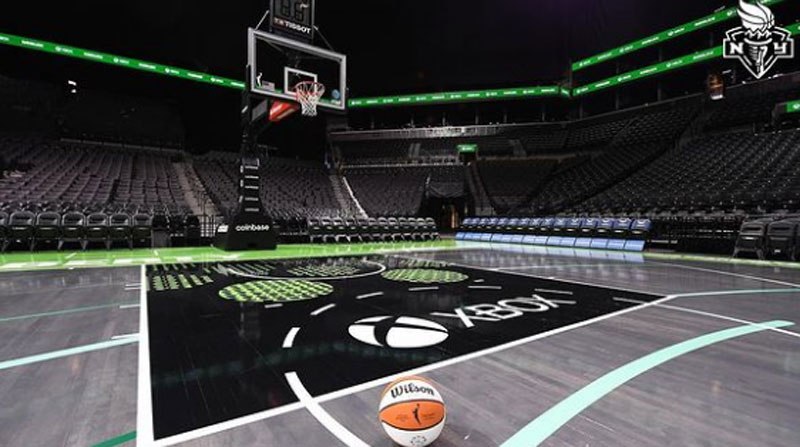 Así luce la nueva cancha de las New York Liberty, basada en videojuegos, en la WNBA. Foto: Instagram nyliberty