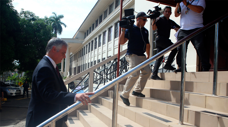 Jimmy Papadimitriu, exministro de la Presidencia de Panamá durante el período de Ricardo Martinelli 2009 al 2014, llega a una audiencia por el caso Odebrecht. Foto: EFE