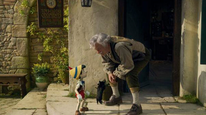 Tom Hanks es Geppetto, el 'papá' de Pinocho. Foto: Disney Plus