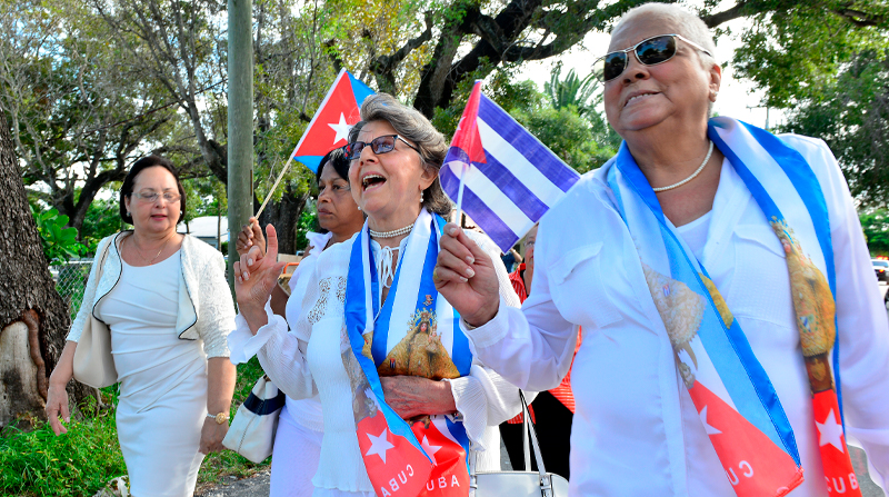 El colectivo Damas de Blanco está integrado por familiares de disidentes encarcelados por el Gobierno. Foto: EFE