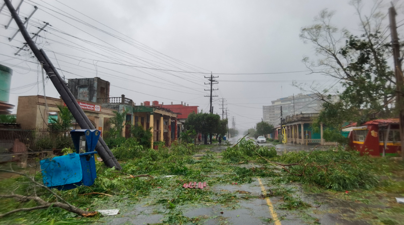 El huracán Ian deja cuantiosos daños materiales en su paso por Cuba. Foto: EFE