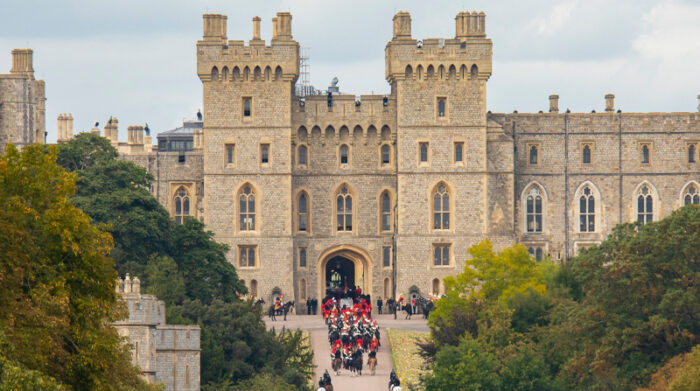 Llegada del féretro de la reina Isabel II al Castillo de Windsor este lunes 19 de septiembre. EFE