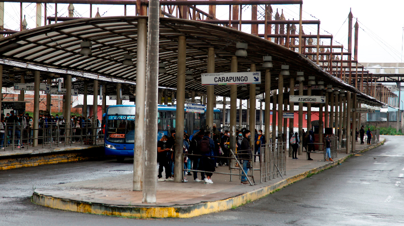 Los buses que cubren la ruta que va desde la Ofelia hasta La Marín elevaron el costo de los pasajes. Foto: Archivo / EL COMERCIO