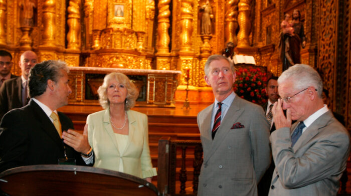 Príncipe Carlos estuvo en la iglesia La Compañía en Quito. Foto: Archivo / EL COMERCIO