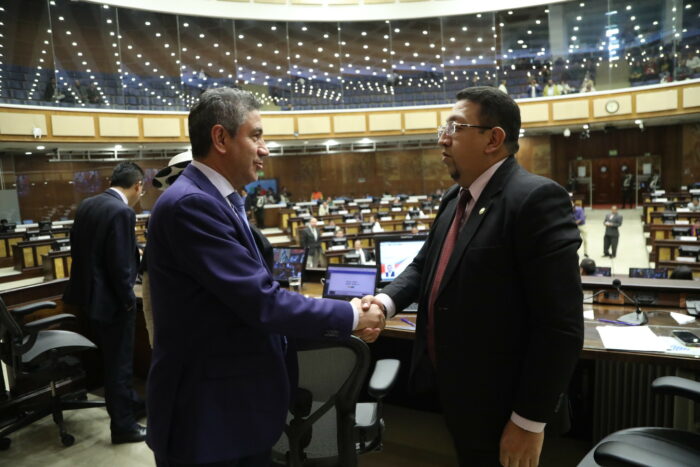 Fausto Murillo, titular de la Judicatura, y Virgilio Saquicela, presidente de la Asamblea, en la sesión 797 del Pleno/ Foto: Asamblea