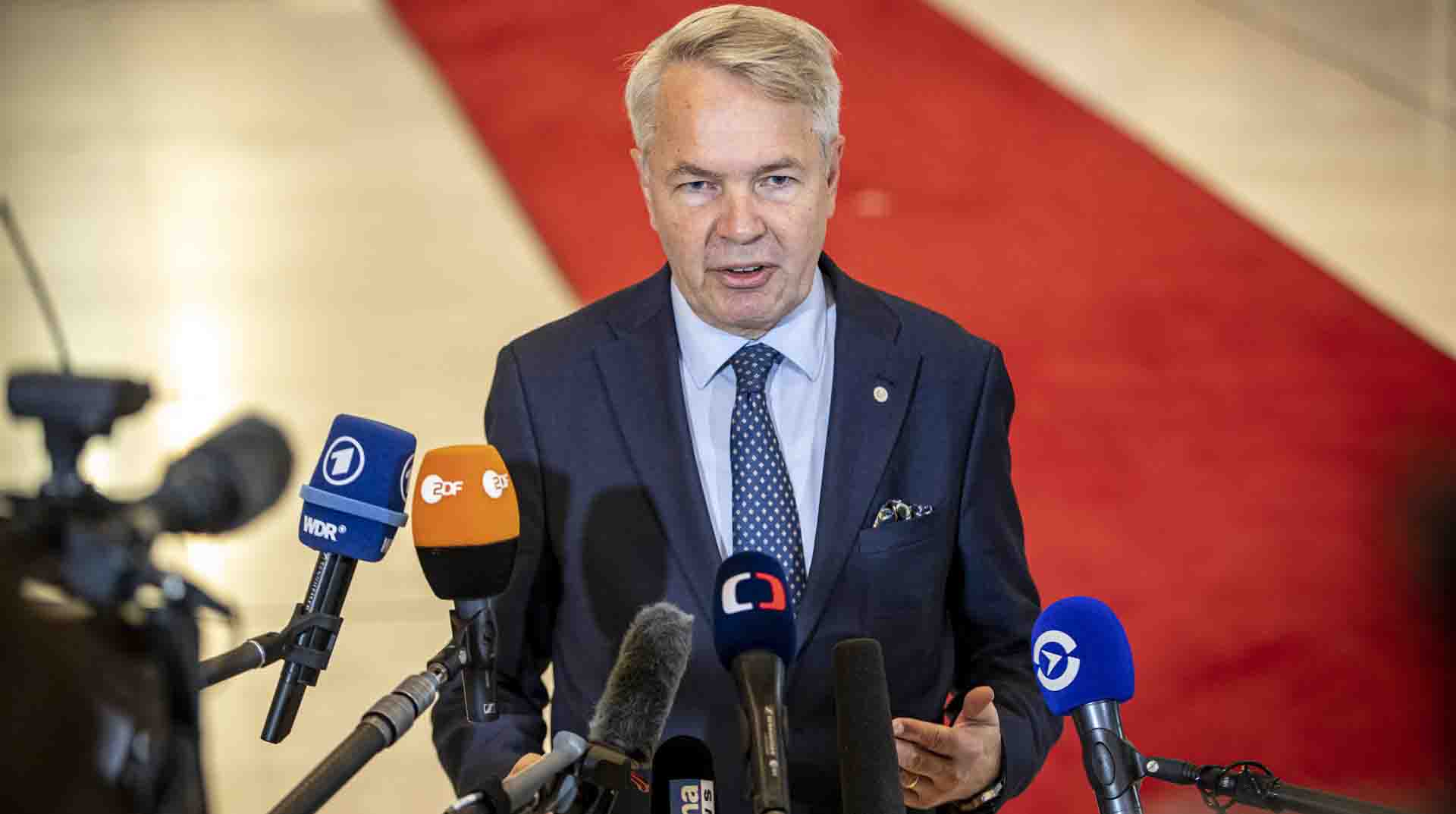 El ministro de Exteriores de Finlandia, Pekka Haavisto, anunció la entrada en vigencia de la medida. Foto: EFE