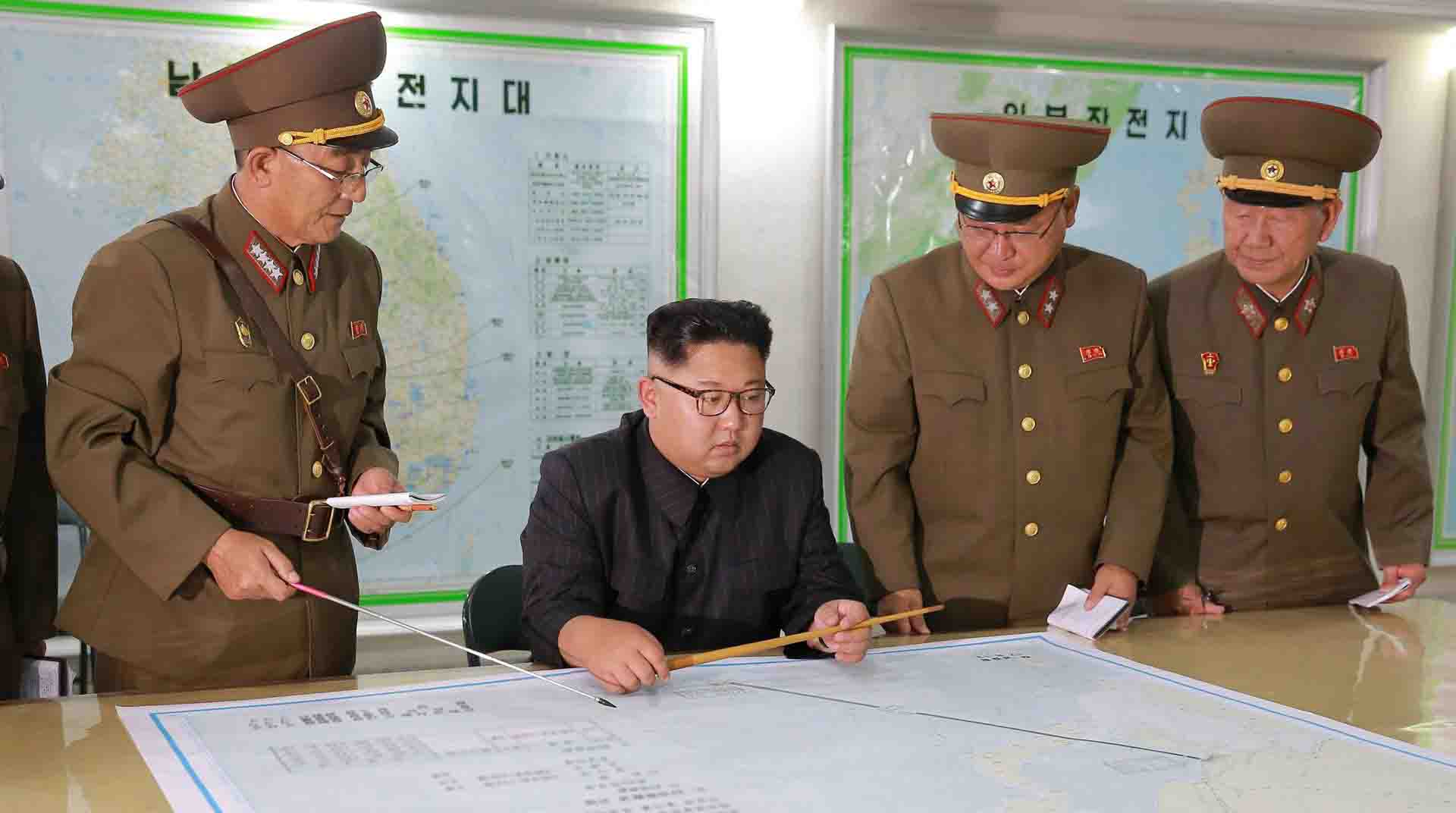 Imagen referencial. El líder norcoreano Kim Jong-un en la Comandancia de las Fuerzas Estratégicas del Ejército Popular de Corea del Norte. Foto: EFE