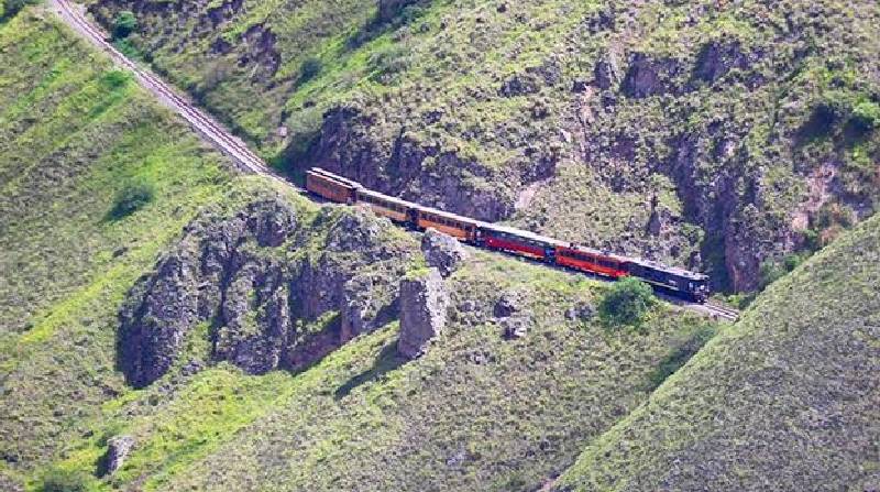 Uno de los principales atractivos turísticos de Alausí es la ruta de ferrocarril conocida como la Nariz del Diablo. Foto: Facebook GAD Municipal Alausí