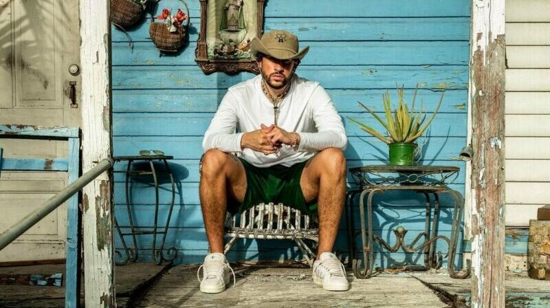 El artista puertorriqueño lanzó el video oficial de su canción 'El Apagón', junto con un reportaje sobre Puerto Rico. Foto: Twitter Bad Bunny.