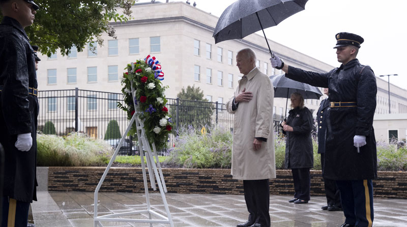 Joe Biden rindió homenaje a las víctimas del 11 de septiembre, en el Pentágono. Foto: EFE