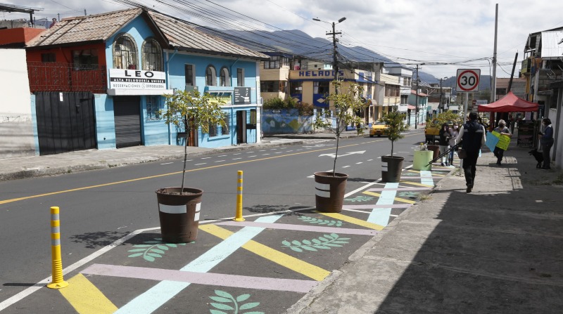 La propuesta incluye la colocación de mobiliario urbano, demarcación de zonas de parqueo y reformas geométricas en las vías. Foto: Diego pallero / EL COMERCIO.
