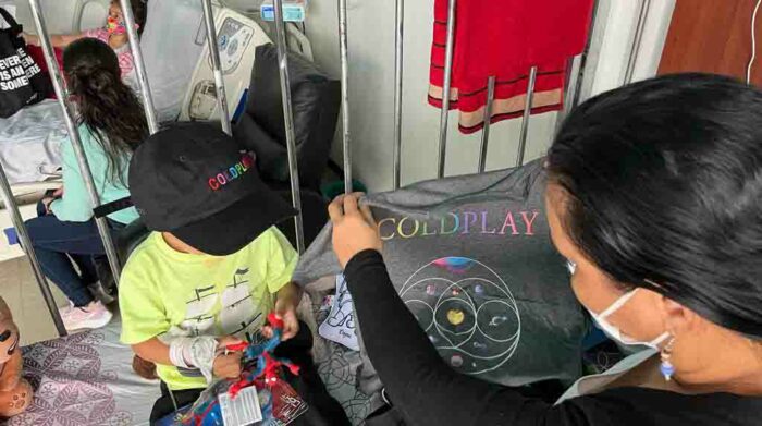 La banda británica, Coldplay envió presentes para las niños y el personal de salud de un hospital de Bogotá. Foto: Twitter